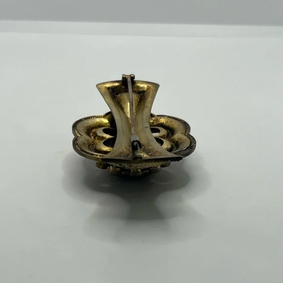 Victorian gold tone brooch pin purple rhinestones mother of pearl c clasp flower